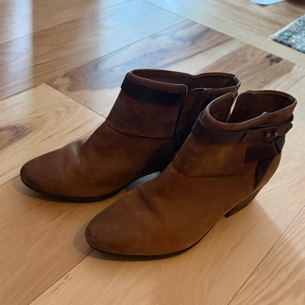 Clark’s Brown Ankle Boots size 8.5